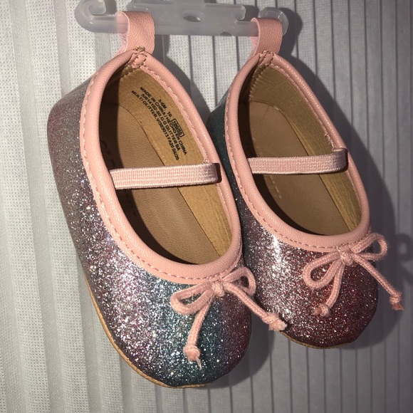 Old Navy baby shoes - Picture 1 of 5